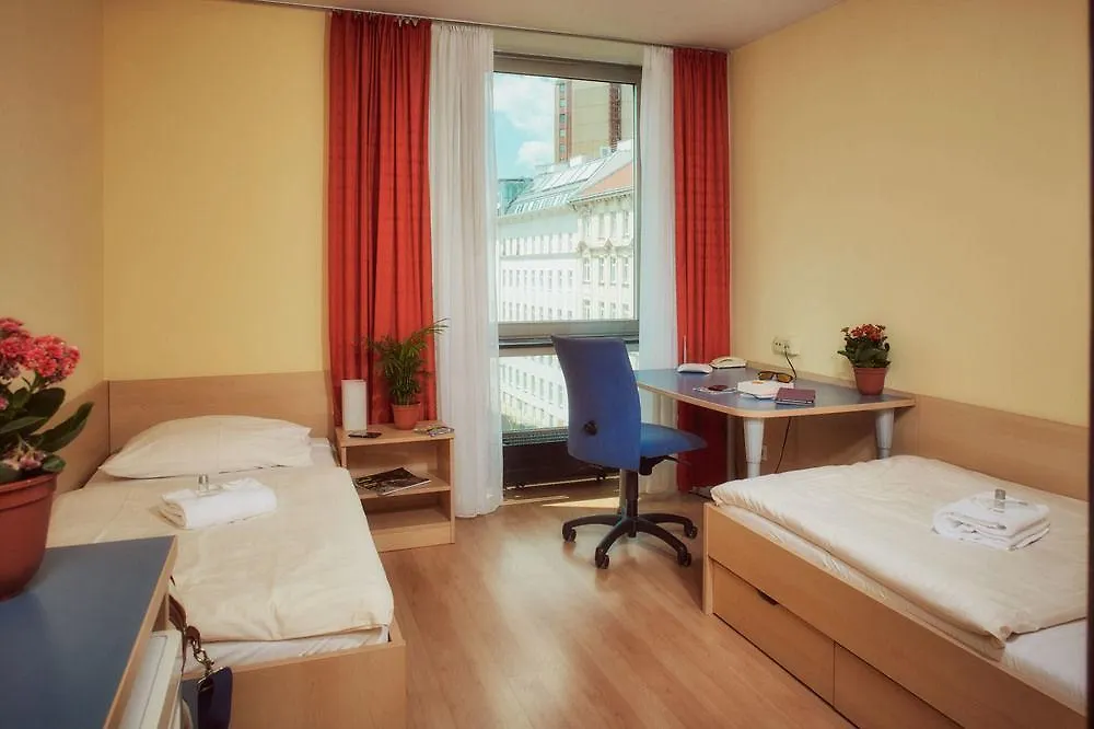 Strawberry Hostel Viyana
