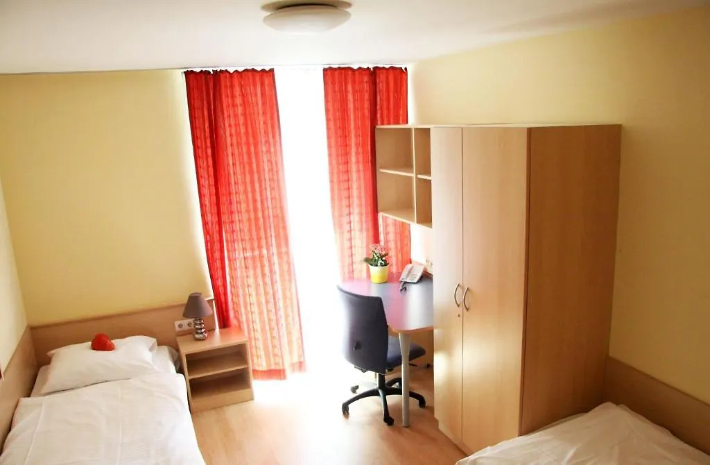 Strawberry Hostel Viyana