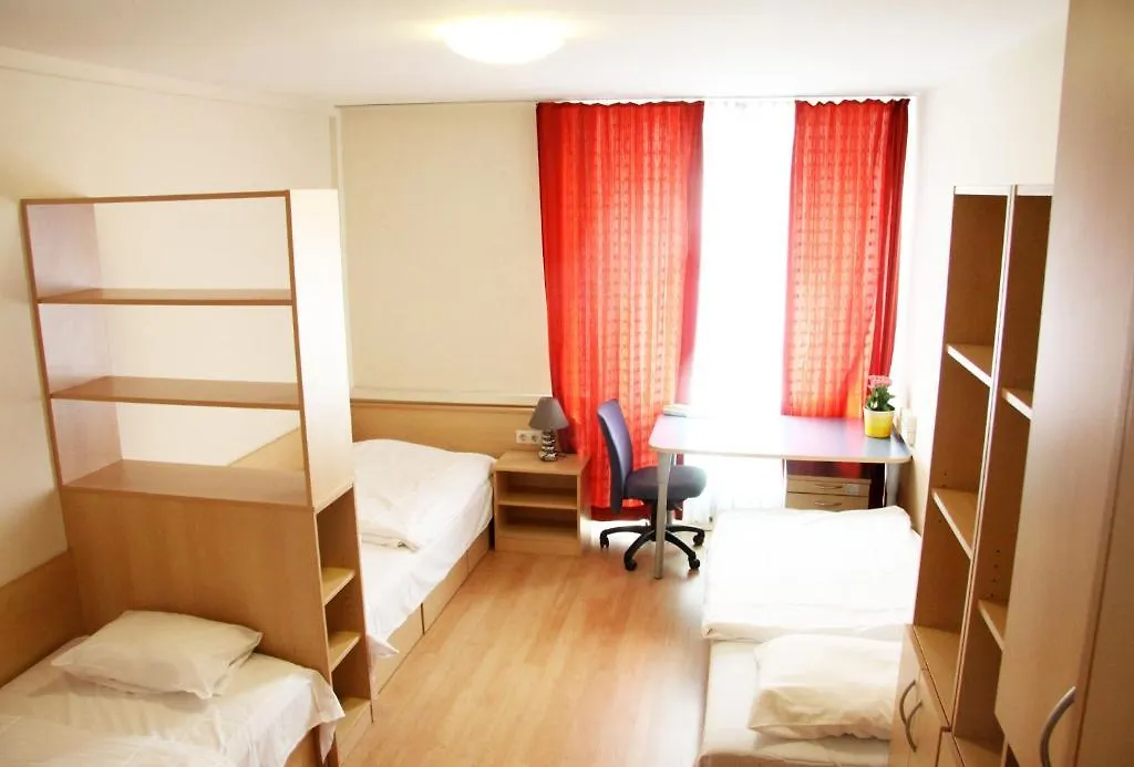 Strawberry Hostel Viyana Avusturya